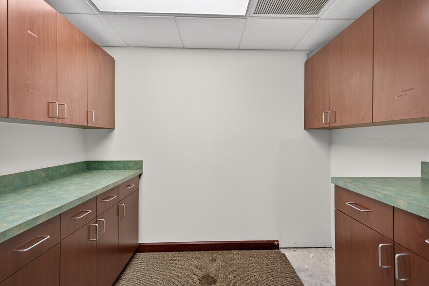 More Photos Of 18031 S Tamiami Trl, Fort Myers Bank For Lease