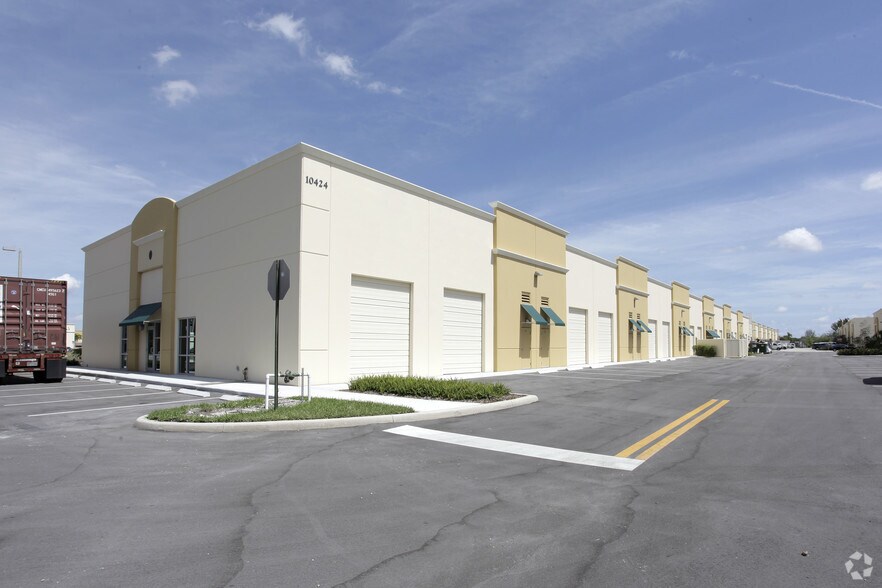 More Photos Of 10424 W State Road 84, Davie Warehouse For Lease