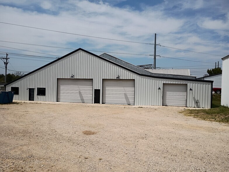 Primary Photo Of 808-812 E Kennedale Pky, Kennedale Warehouse For Lease