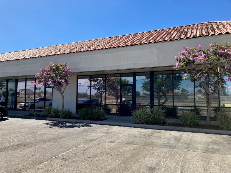 More Photos Of 2075 Newport Blvd, Costa Mesa Storefront Retail Office For Lease