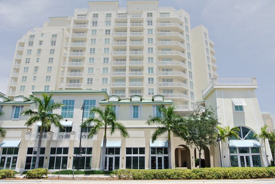 More Photos Of 300-488 N Federal Hwy, Boynton Beach Apartments For Lease