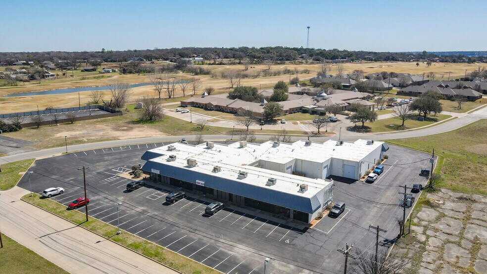 More Photos Of 1540 Southtown Dr, Granbury Storefront Retail Office For Lease