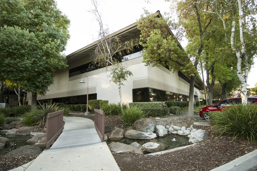 More Photos Of 3841 N Freeway Blvd, Sacramento Office For Lease