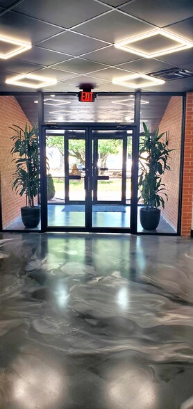 More Photos Of 3101 N Hemlock Cir, Broken Arrow Office For Lease