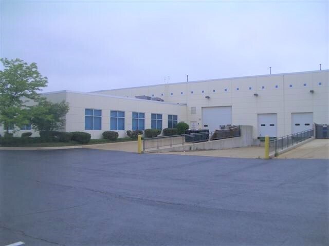 More Photos Of 265 Spring Lake Dr, Itasca Showroom For Lease