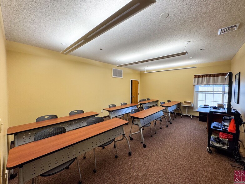 More Photos Of 150 Capital Dr, West Springfield Office For Sale