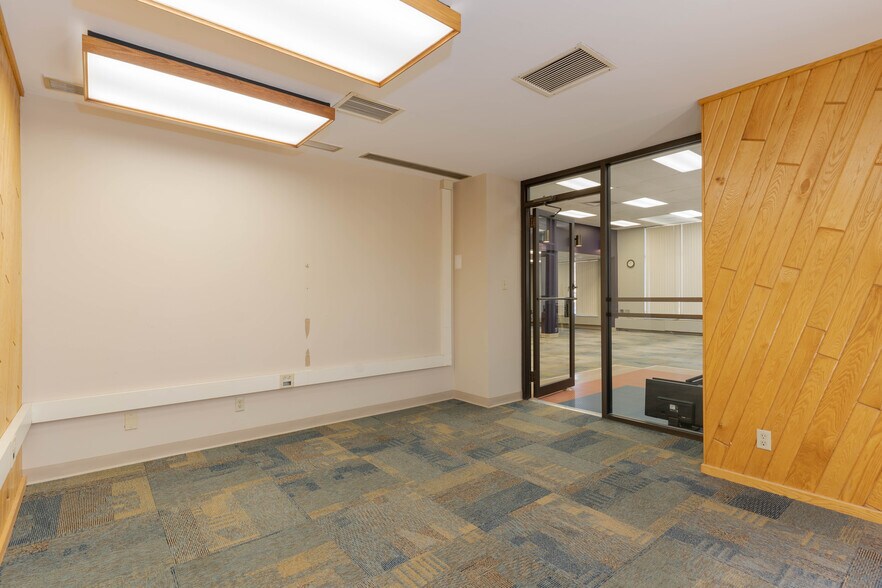More Photos Of 402 Washington Ave, Iron River Bank For Sale