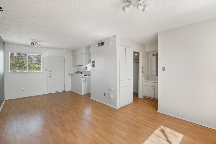 More Photos Of 515 Krebs Ln, Austin Apartments For Sale