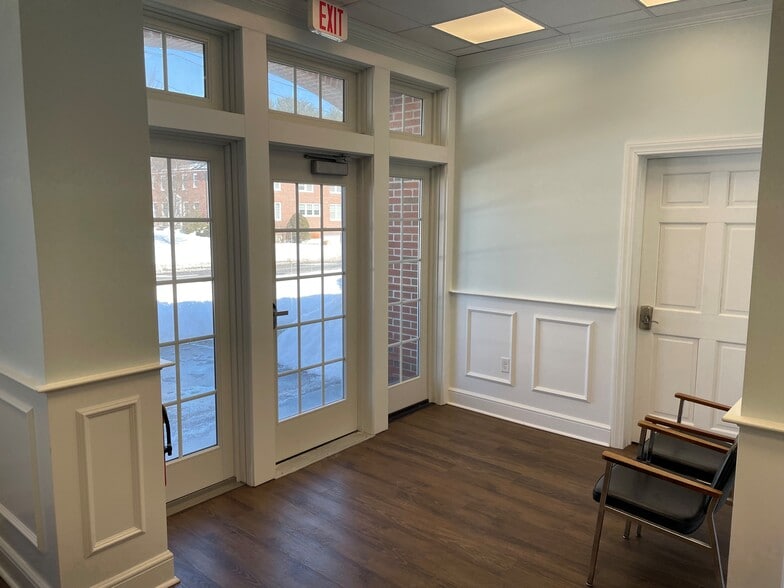 More Photos Of 17 North Rd, Chelmsford Bank For Lease