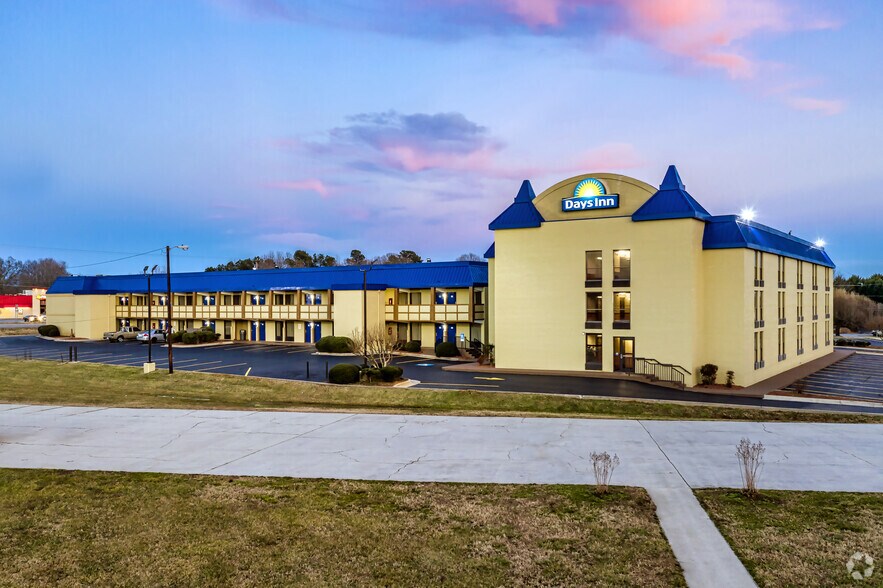 Primary Photo Of 10002 S Main St, Archdale Hotel For Sale