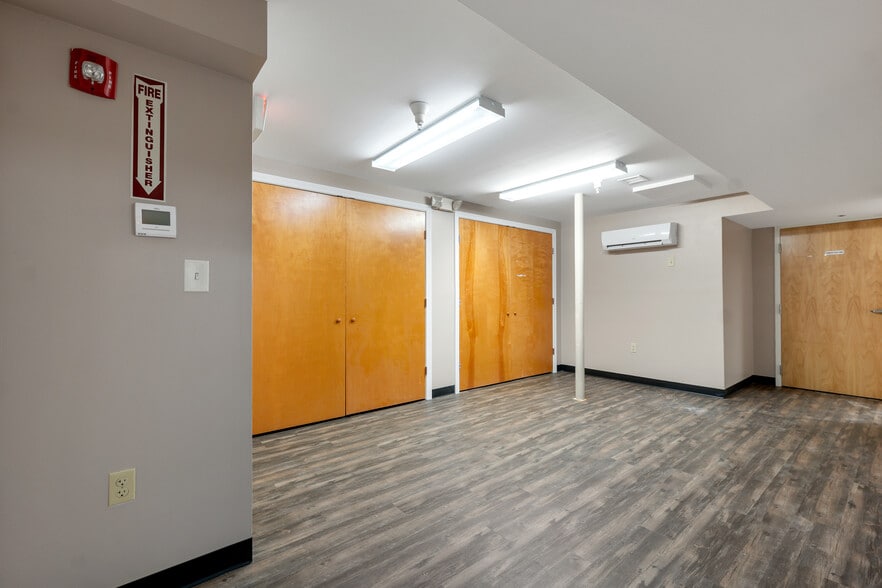 More Photos Of 1 Mound Ct, Merrimack Medical For Sale