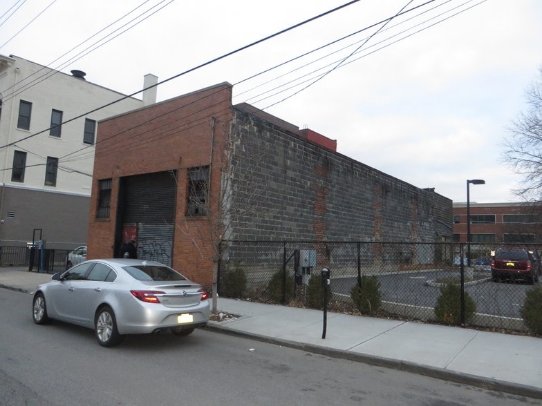 More Photos Of 13 S 6th Ave, Mount Vernon Warehouse For Lease