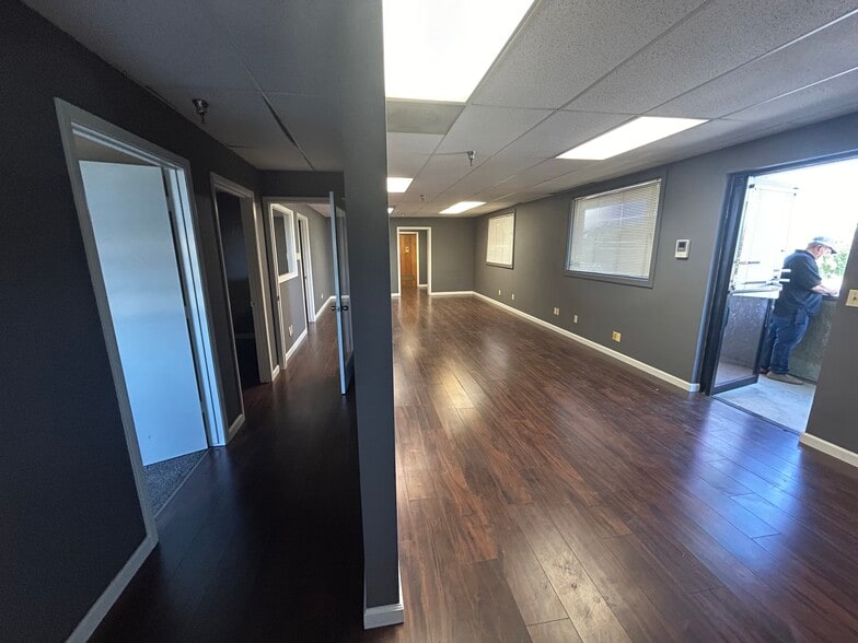 More Photos Of 147-159 W Shaw Ave, Clovis Unknown For Lease