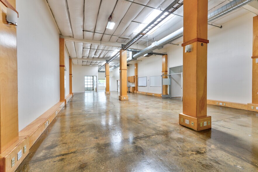 Primary Photo Of 977-979 Commercial St, Palo Alto Research And Development For Lease