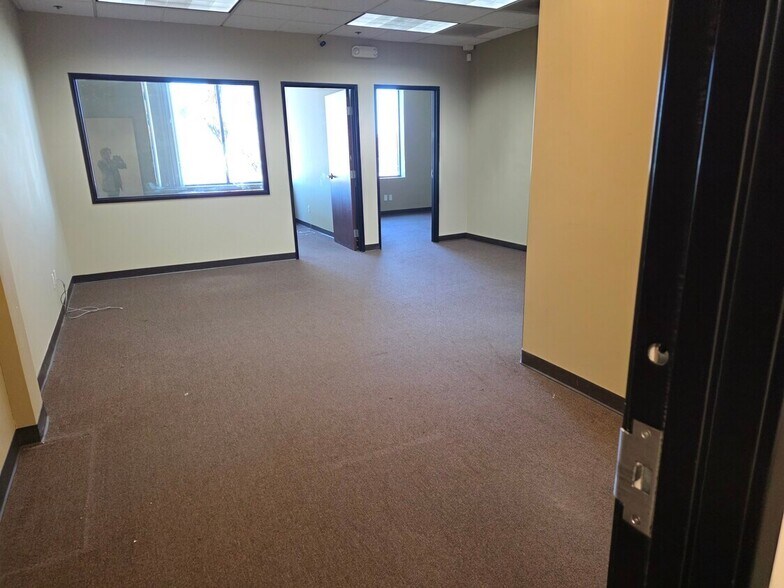 More Photos Of 301 Science Dr, Moorpark Medical For Lease