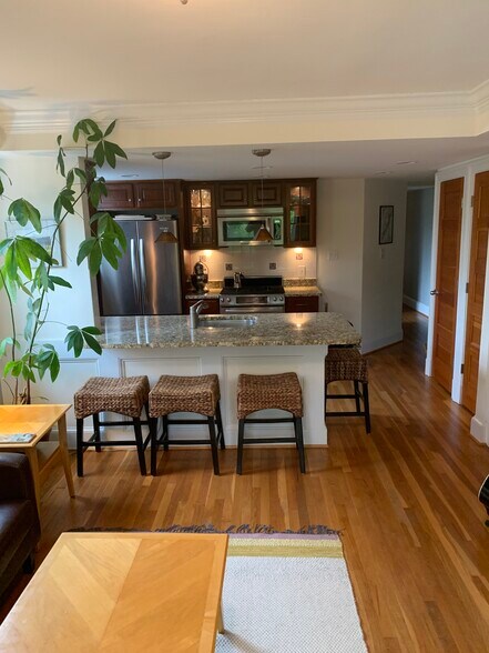 More Photos Of 111 E Uhler Ave, Alexandria Apartments For Sale