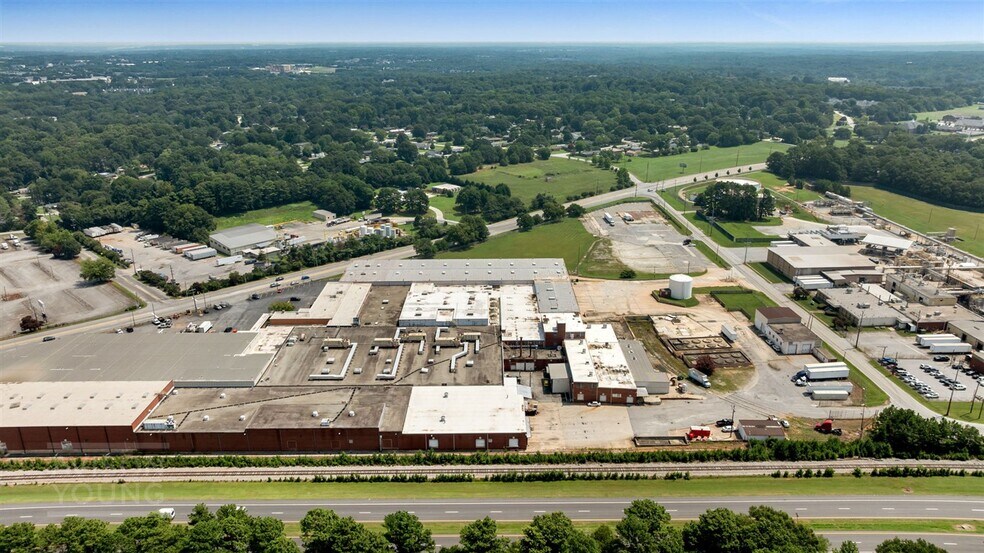More Photos Of 300 S Main St, Mauldin Warehouse For Sale