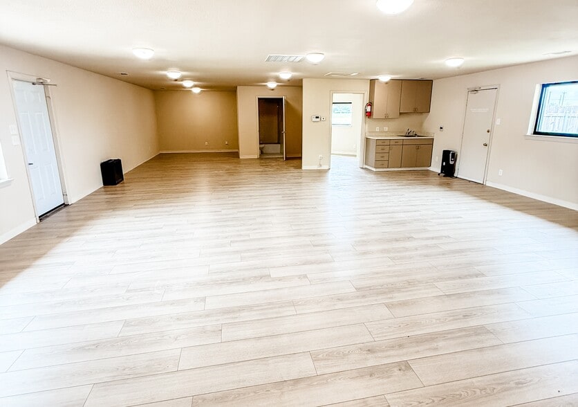 More Photos Of 216 Texas St, Cedar Hill Office For Lease