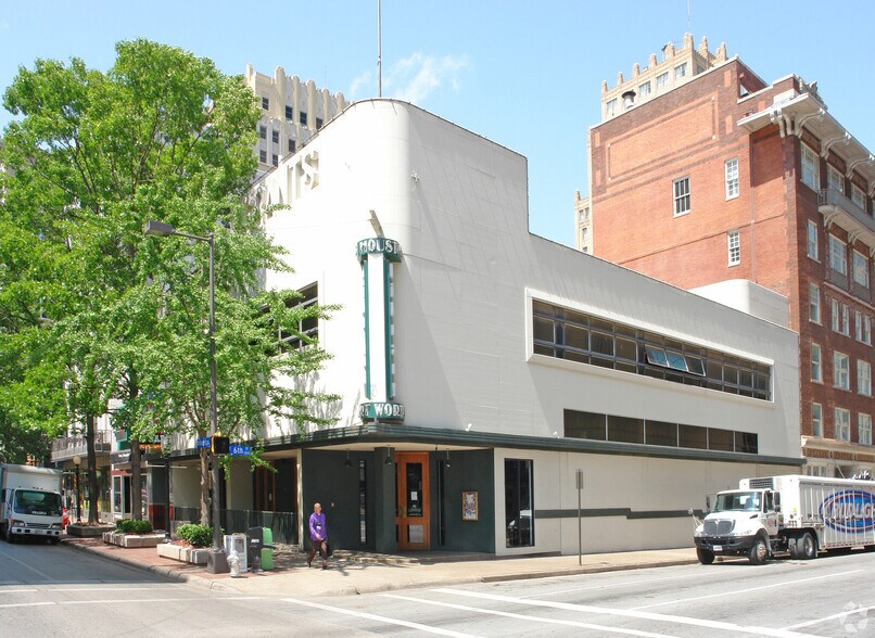 More Photos Of 611 Houston St, Fort Worth Bar For Lease