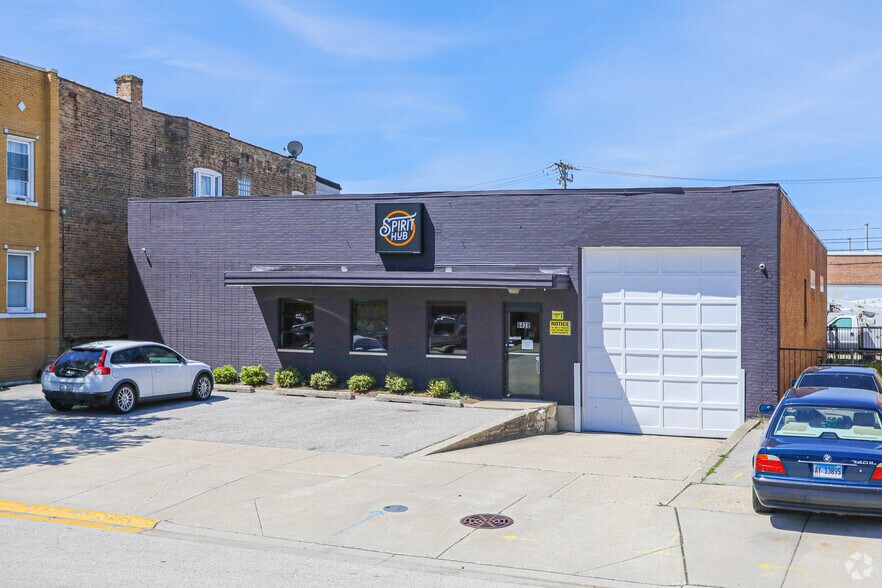 Primary Photo Of 6428 N Ridgeway Ave, Lincolnwood Warehouse For Sale