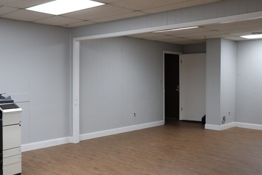 More Photos Of 400 Chestnut St NW, Hartselle Office For Sale