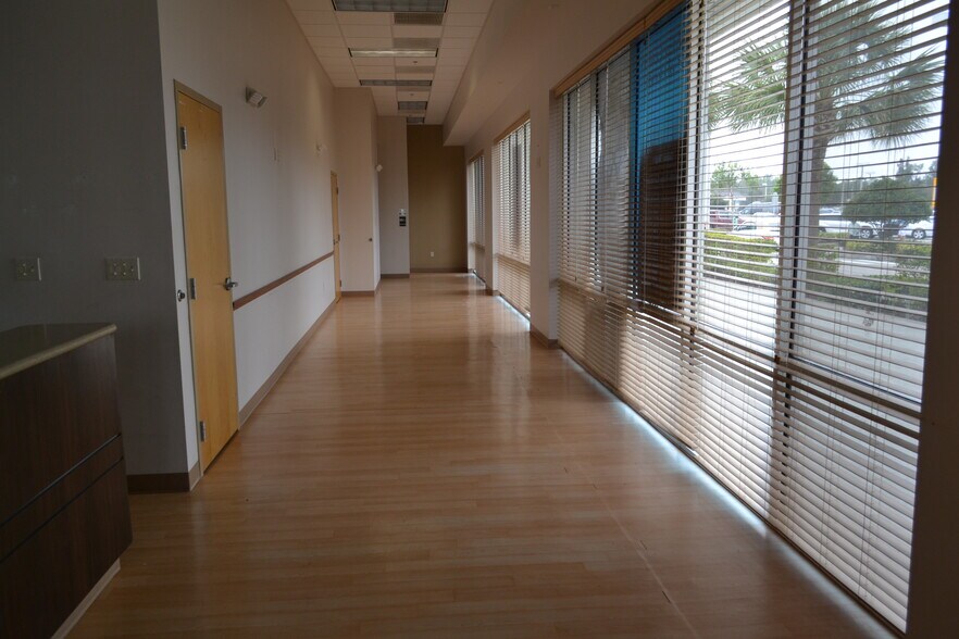 More Photos Of 17966 N Tamiami Trl, North Fort Myers Storefront Retail Office For Lease