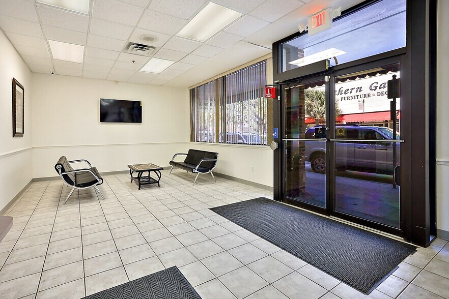 More Photos Of 711 W Main St, Leesburg Medical For Lease