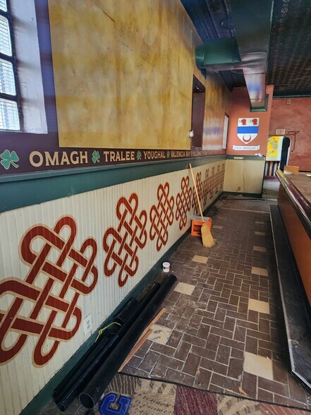 More Photos Of 1600 Bingham St, Pittsburgh Bar For Sale