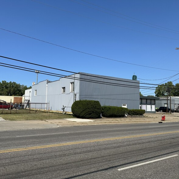 Primary Photo Of 3560 Ridge Rd, Cleveland Manufacturing For Sale