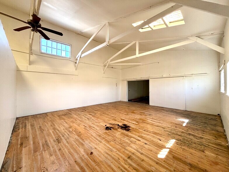 More Photos Of 4 18th St, Richmond Industrial For Sale