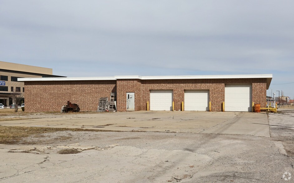 More Photos Of 200 N 13th St, Bay City Warehouse For Lease