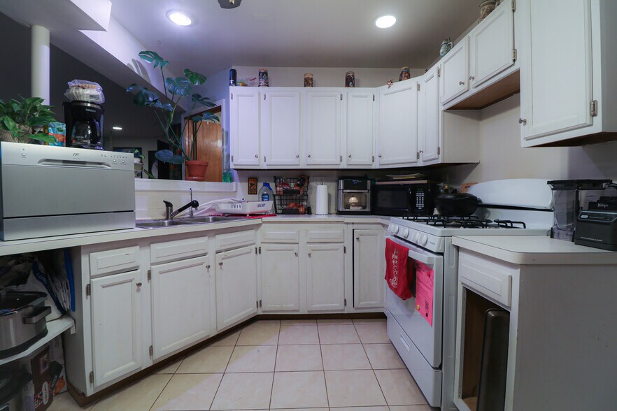 More Photos Of 40523 N Il Route 83, Antioch Apartments For Sale