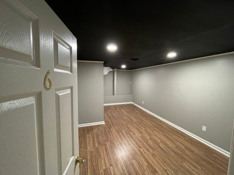 More Photos Of 152-158 N Water Ave, Gallatin Office For Lease