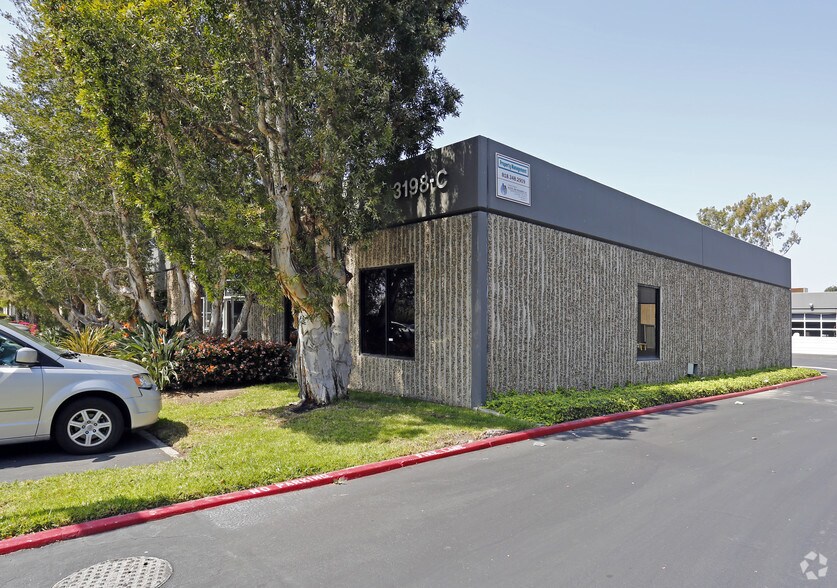 More Photos Of 3198 Airport Loop Dr, Costa Mesa Light Manufacturing For Lease