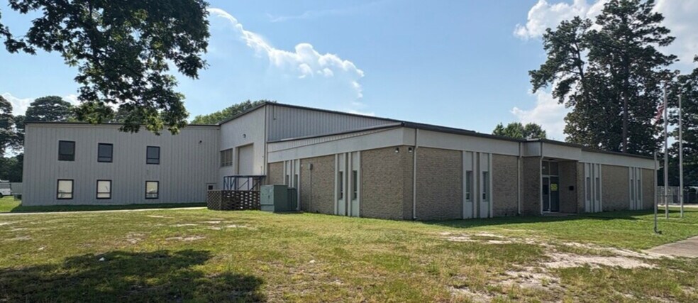 More Photos Of 315 E St, Hampton Warehouse For Lease