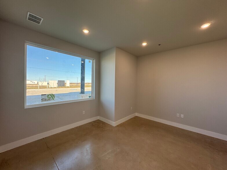 More Photos Of 6723 W Interstate 30, Royse City Unknown For Lease