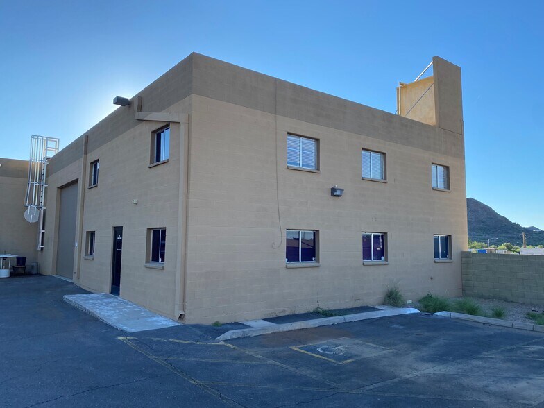 More Photos Of 1545 E Yucca St, Phoenix Warehouse For Lease