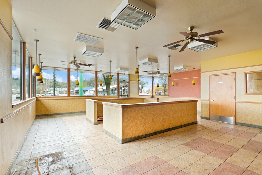 More Photos Of 774 Main St, Springfield Fast Food For Sale