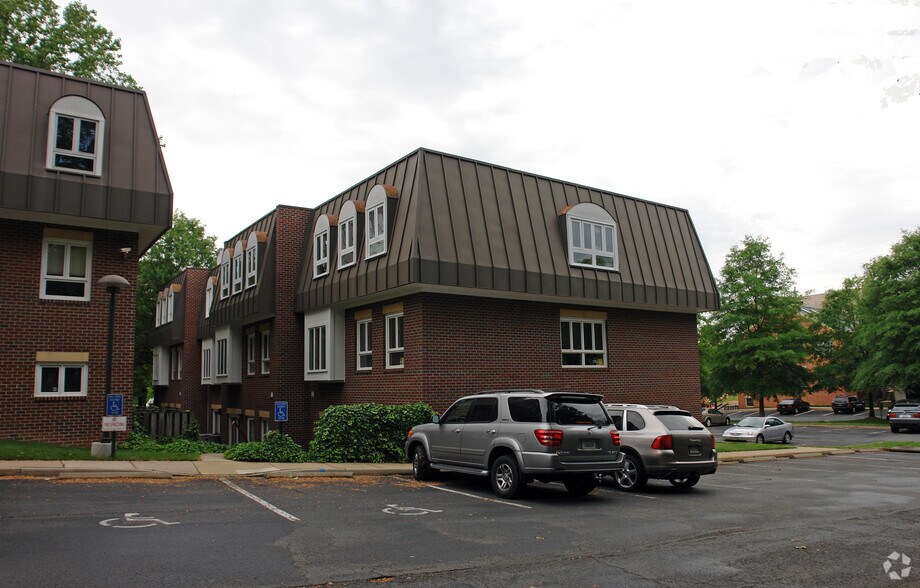 More Photos Of 10619 Jones St, Fairfax Office For Lease