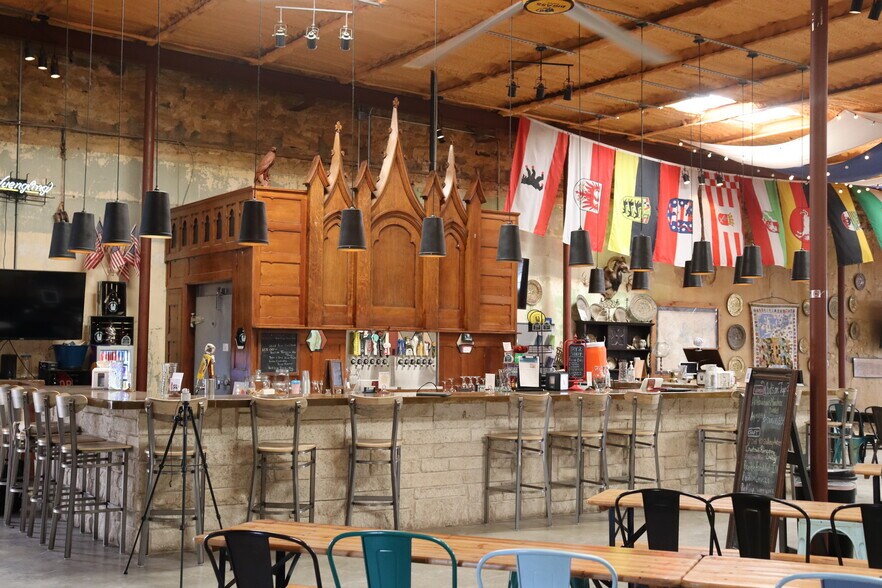 More Photos Of , Comanche General Retail For Sale