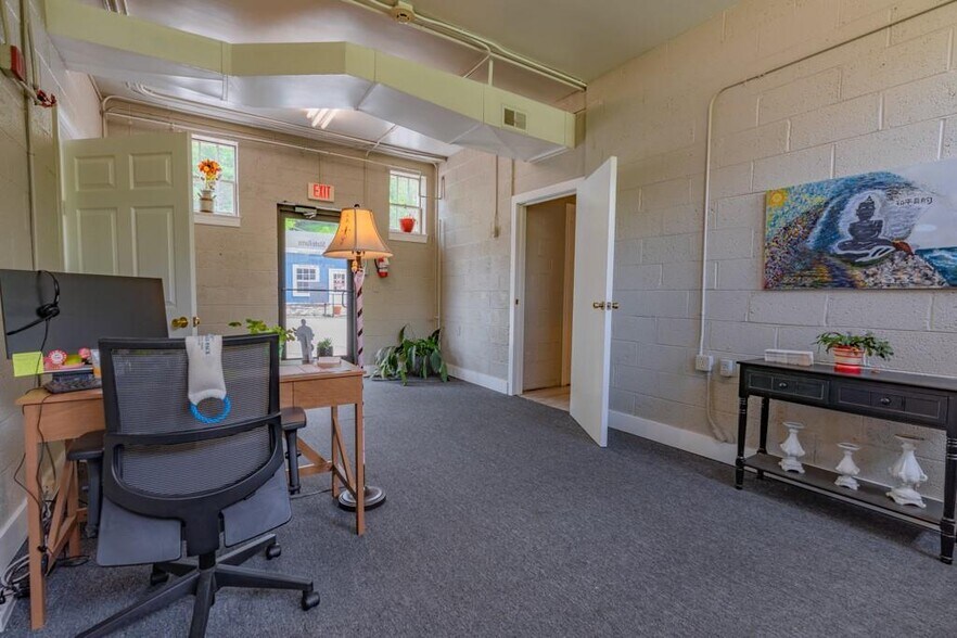 More Photos Of 1080 Main St NW, Lenoir Office For Sale
