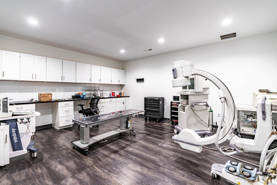 More Photos Of 610 Cave Mill Rd, Bowling Green Medical For Sale