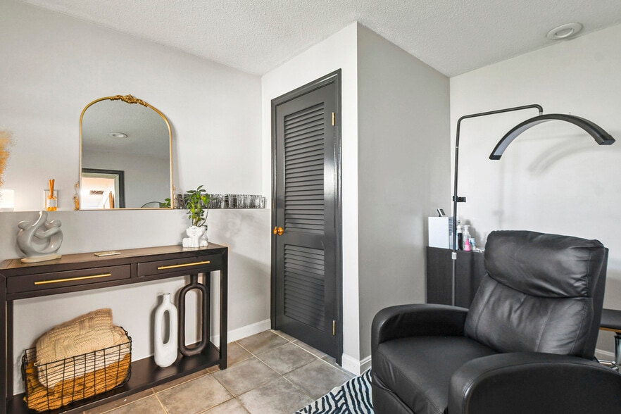 More Photos Of 194 Rockdale Ave, New Bedford Freestanding For Sale