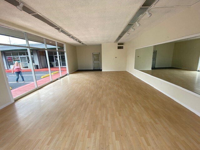 More Photos Of 947-959 Front St, Novato General Retail For Lease