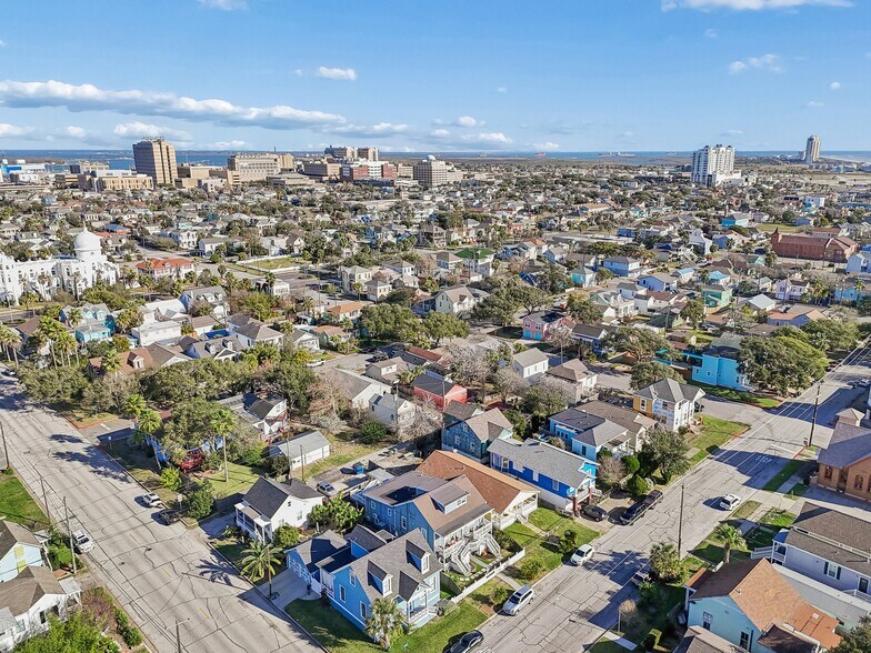 More Photos Of 1322 Avenue L, Galveston Multifamily For Sale