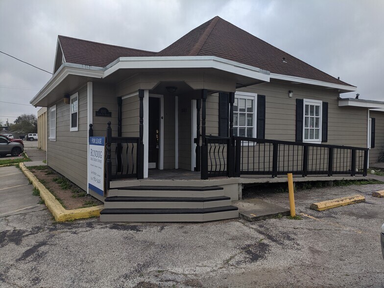 More Photos Of 1011 Santa Fe St, Corpus Christi Office For Sale