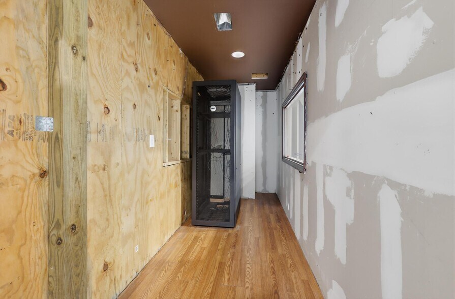 More Photos Of 623 Pleasant St, Lake Helen Flex For Lease
