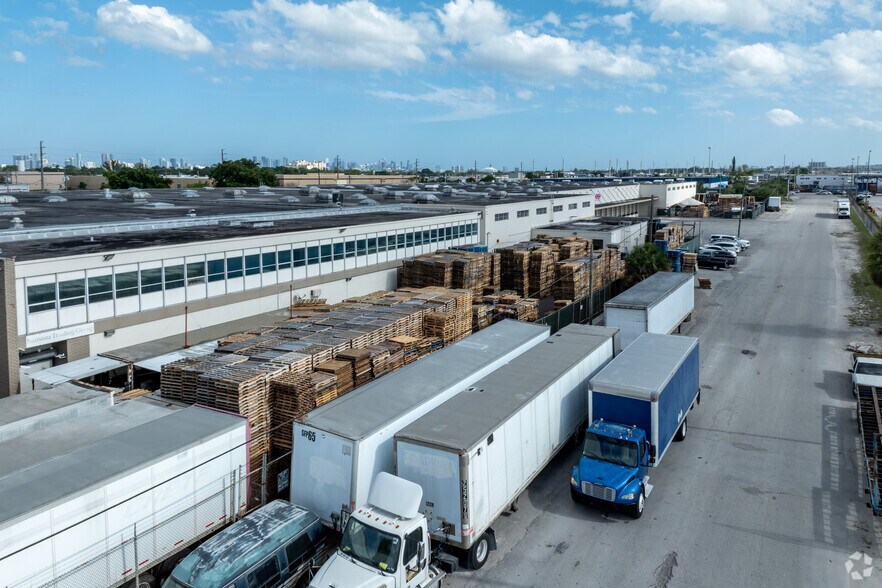 More Photos Of 6695-6699 NW 36th Ave, Miami Light Distribution For Lease