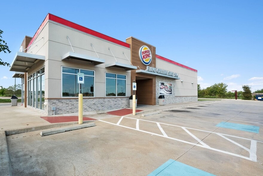 More Photos Of 3011 W Washington St, Stephenville Fast Food For Lease