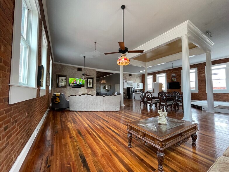 More Photos Of 117 N Jefferson Ave, Eatonton Storefront For Sale